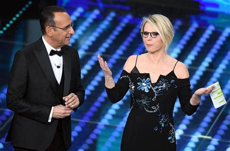 Sanremo 2017: Maria De Filippi, i look della serata finale [FOTO]